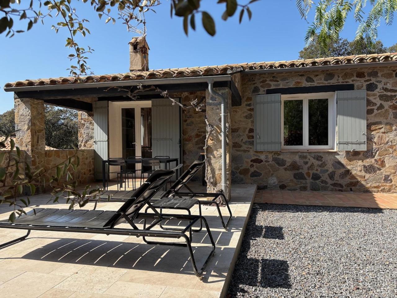 Bed and Breakfast Les Aurochs Grimaud Exteriér fotografie